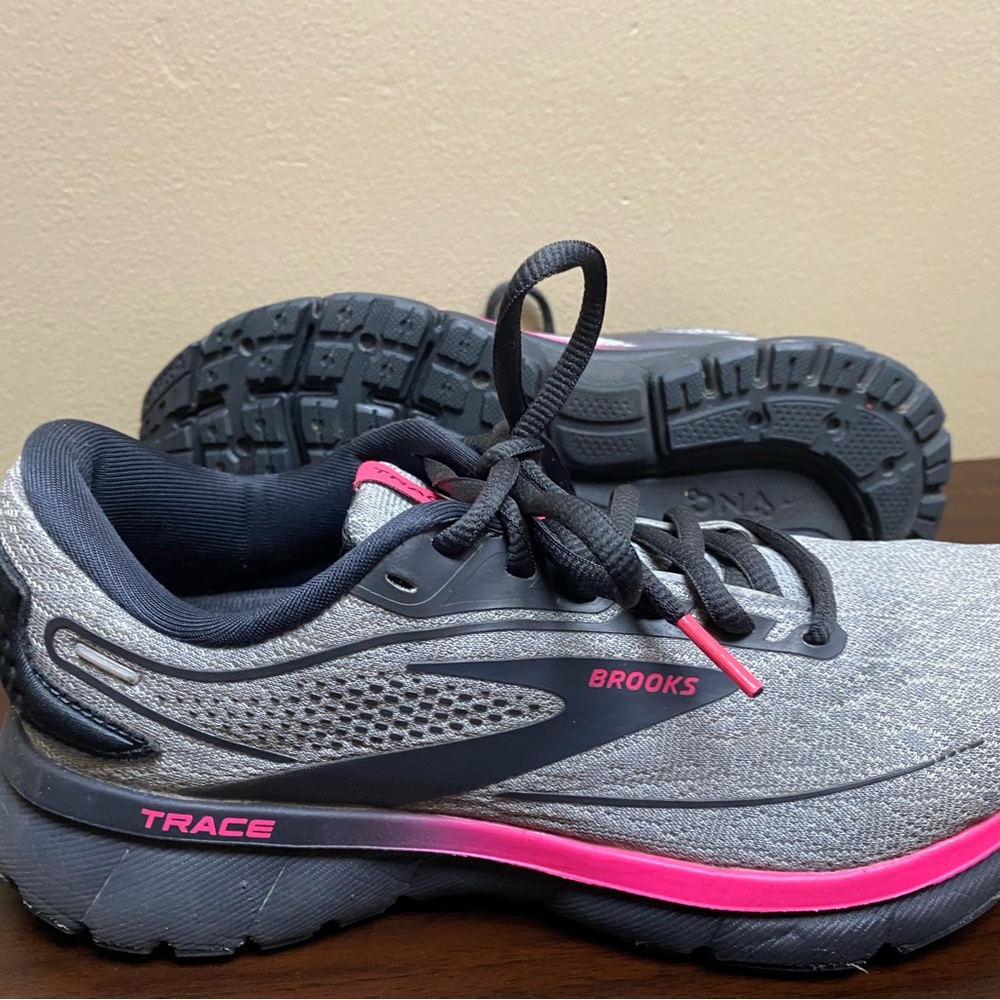 BROOKS Trace 2 running women’s shoes size: 7 code no# 1203751B038 - Picture 4 of 17